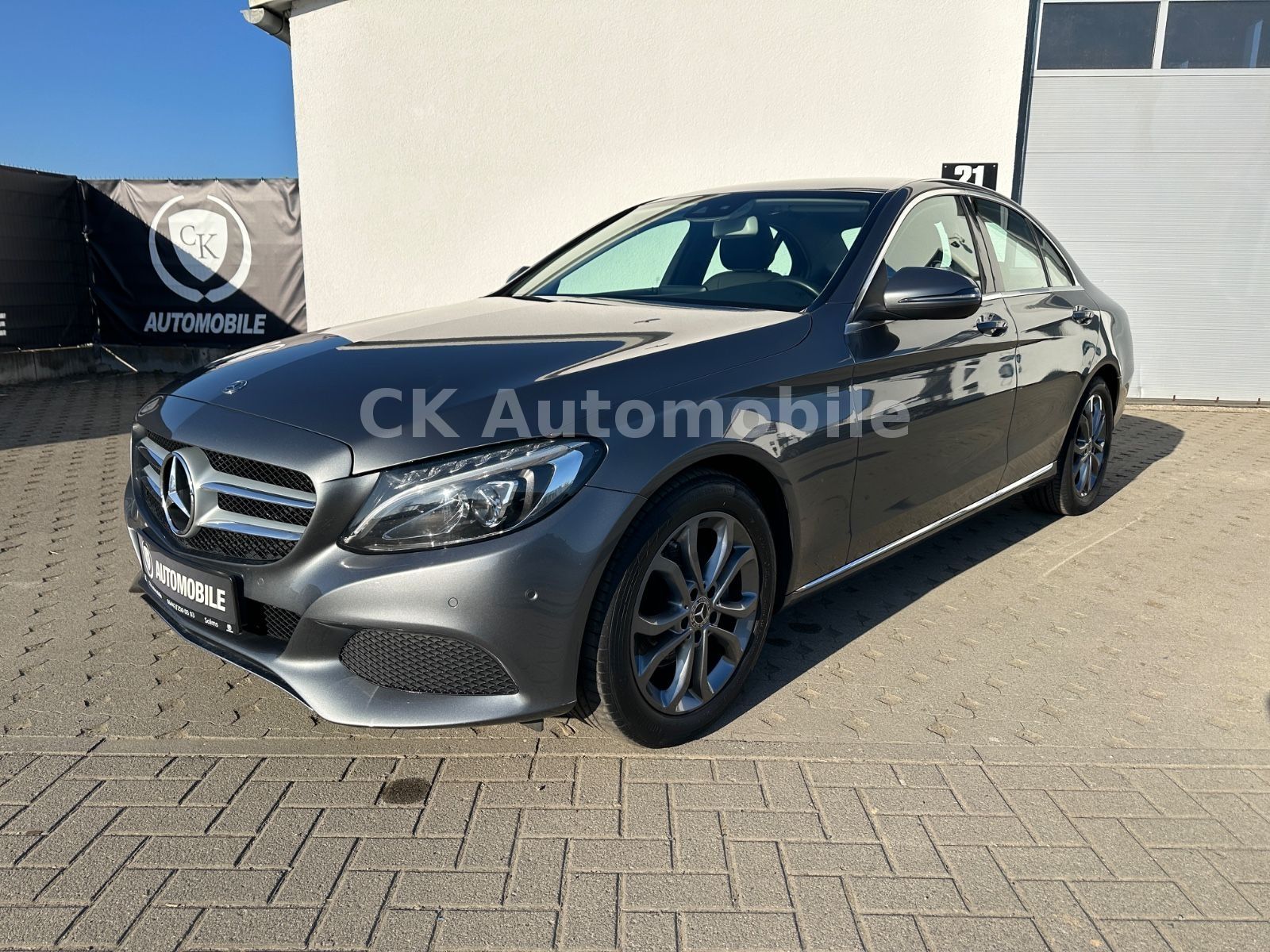 Fahrzeugabbildung Mercedes-Benz C 200 CGI Lim. Avantgarde Autom./Navi/LED/ILS
