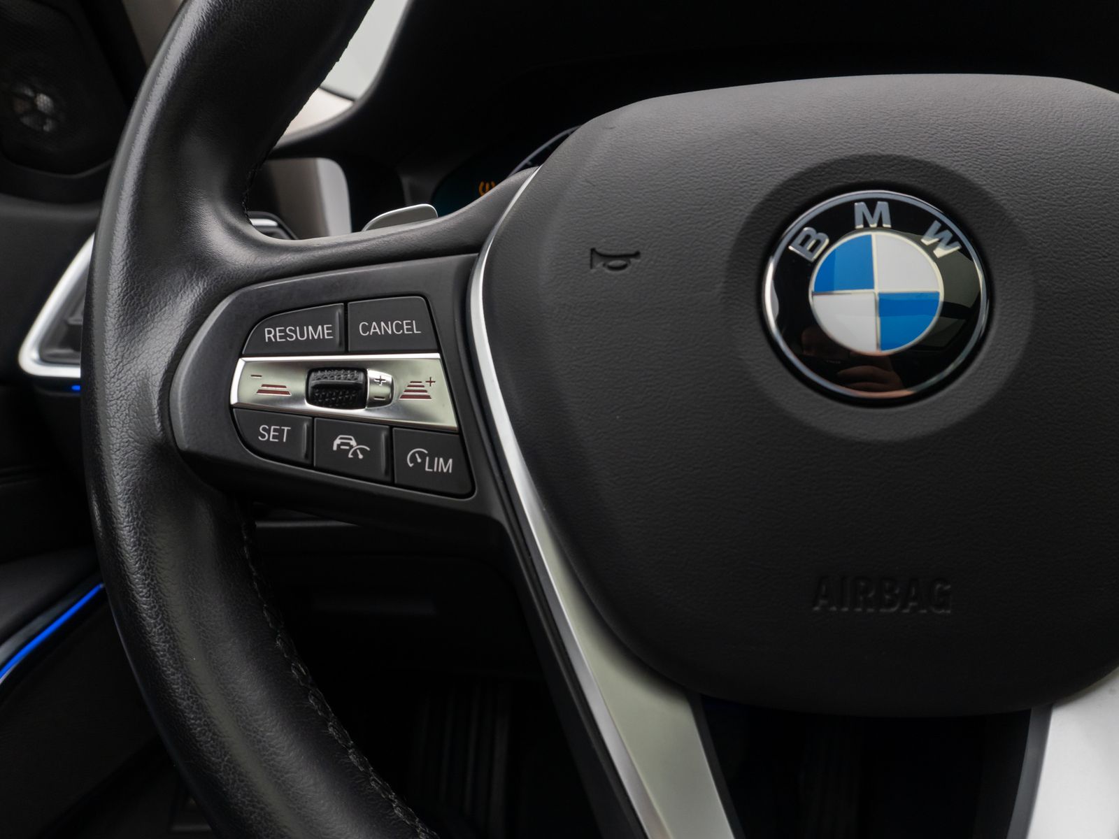 Fahrzeugabbildung BMW 330i Sport Line Panorama Kamera DAB H/K Stop&Go
