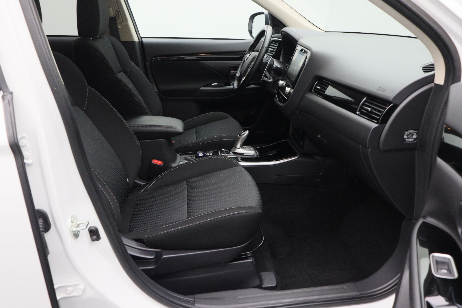Fahrzeugabbildung Mitsubishi Outlander PHEV 2.4 Basis 4WD