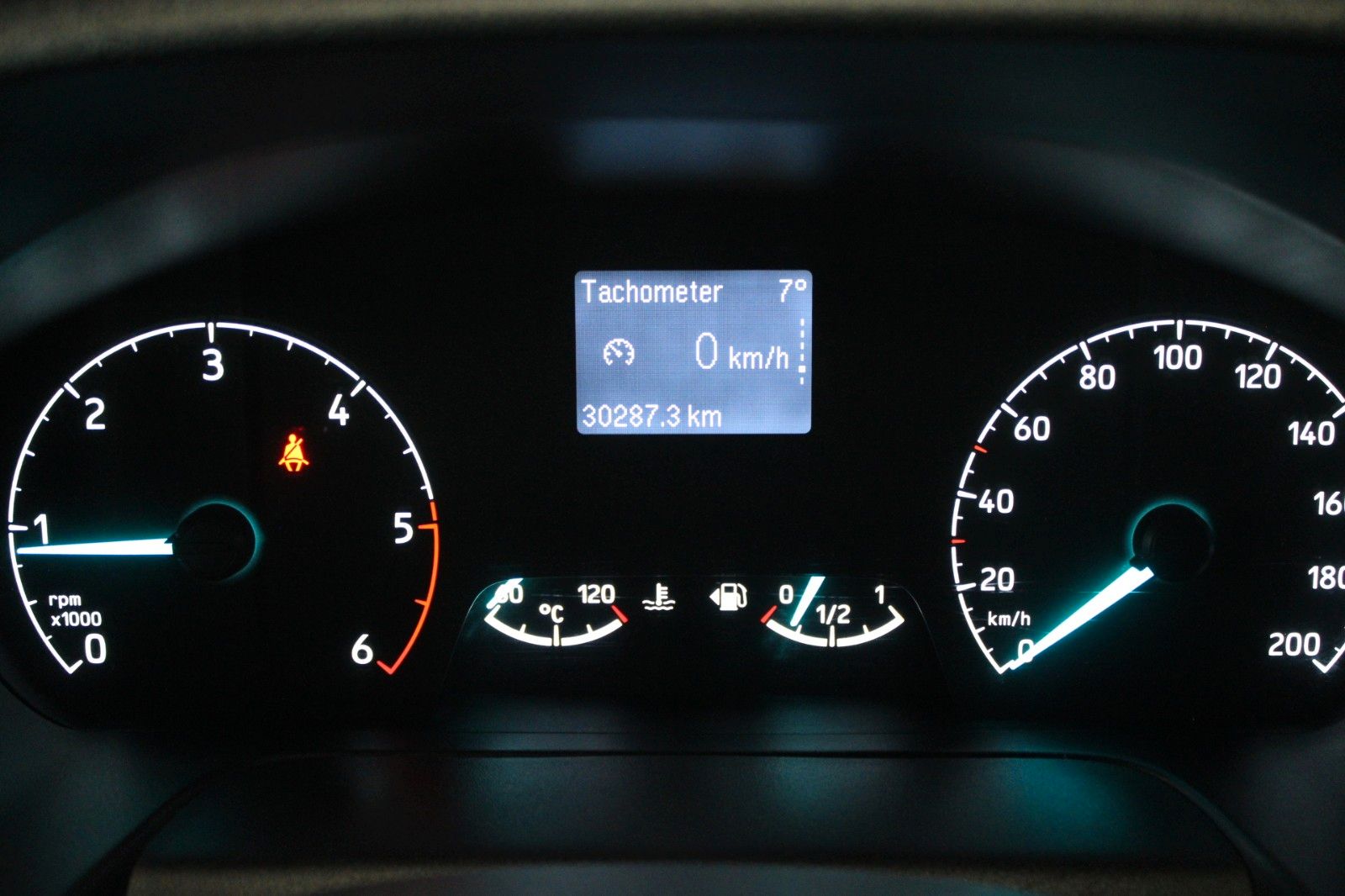 Fahrzeugabbildung Ford Transit Custom L1 Kasten AHK Dachträger 1.Hand