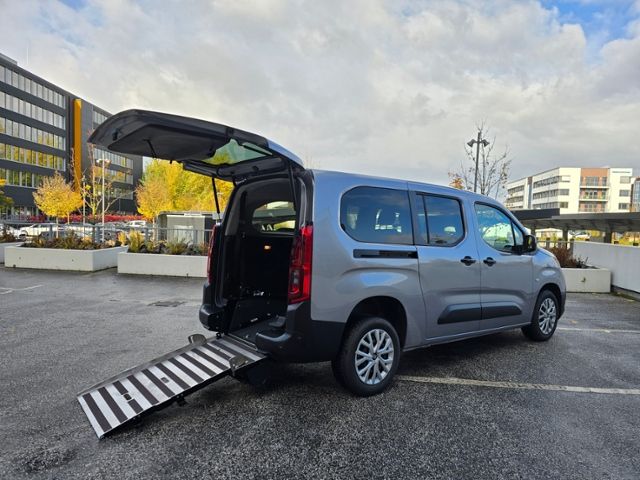 Fiat Doblò Kombi XL Behindertengerecht Rampe