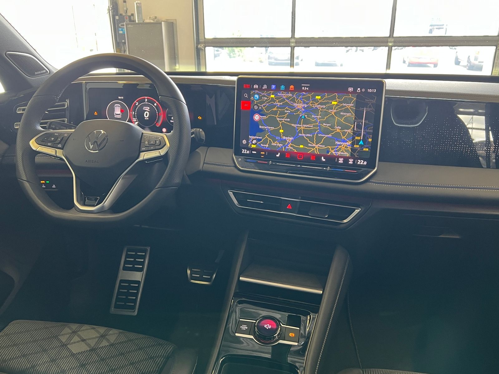 Fahrzeugabbildung Volkswagen Tiguan R-Line 2.0 TDI DSG 4MOTION *AHK, IQ.Light