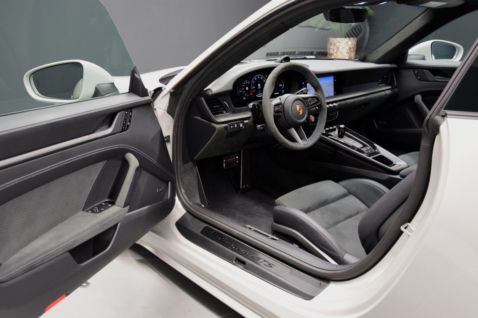 Fahrzeugabbildung Porsche 911 / 992.2 Carrera GTS T-Hybrid Lift Pano PDLS+