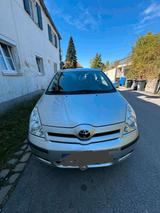 Toyota Corolla Verso in Silber - Toyota Corolla Verso: Von Privat