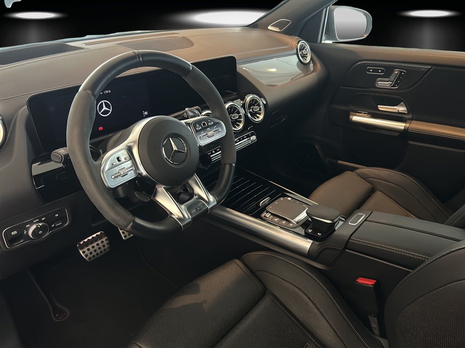 Fahrzeugabbildung Mercedes-Benz GLA 45 S AMG Perf.Sitze DISTRO Massage AERO Pano