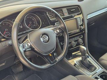 Volkswagen Golf - 2