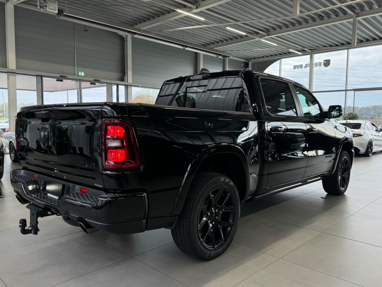 Fahrzeugabbildung Dodge RAM Laramie Night PREMIUM LPG MY25 Box Multigate