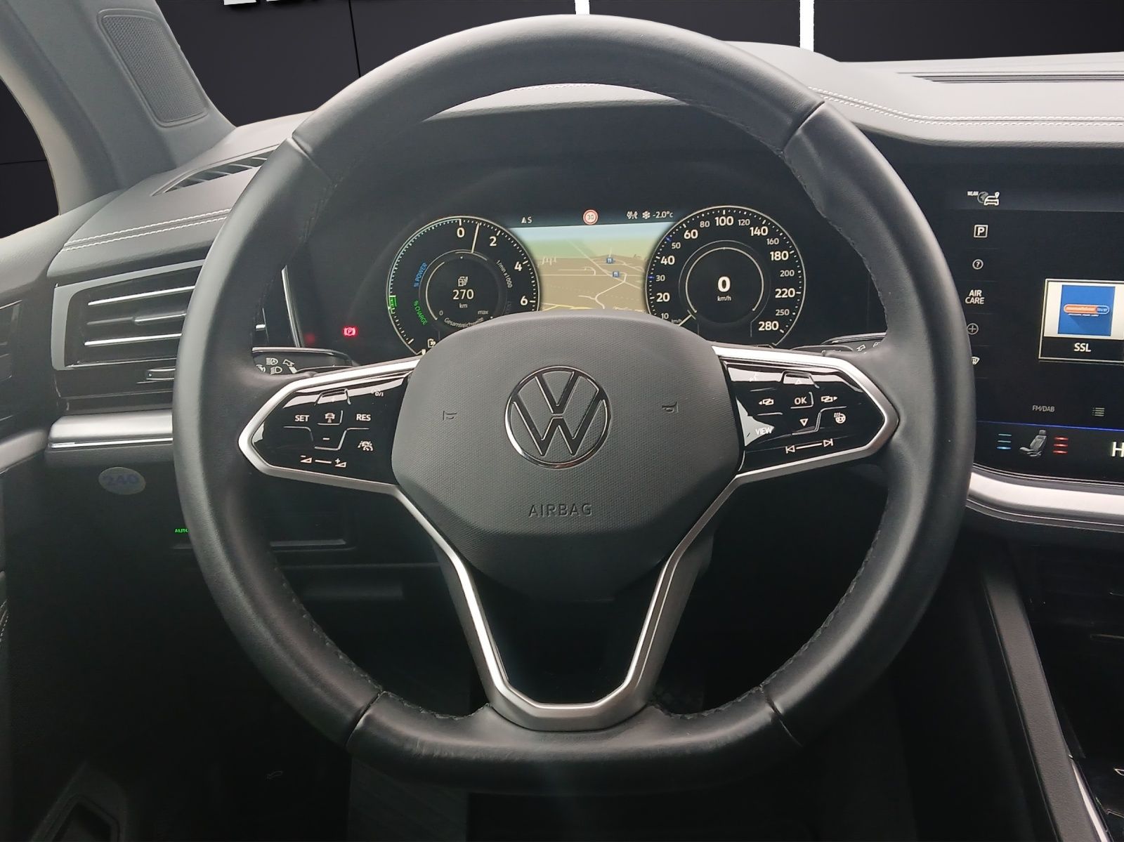 Fahrzeugabbildung Volkswagen Touareg eHybrid Elegance 4M Matrix AHK HUD Pano