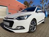 Hyundai i20 1.2 84PS YES! Plus /Navi/P-Dach/Kamera/Allwe
