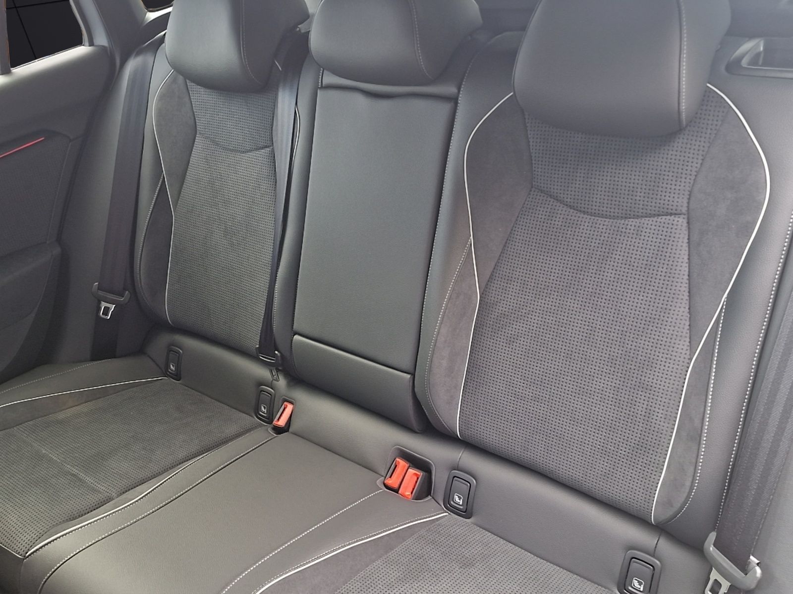 Fahrzeugabbildung SKODA Superb Combi 2.0 TSI  4x4 Sportline LED MATRIX A