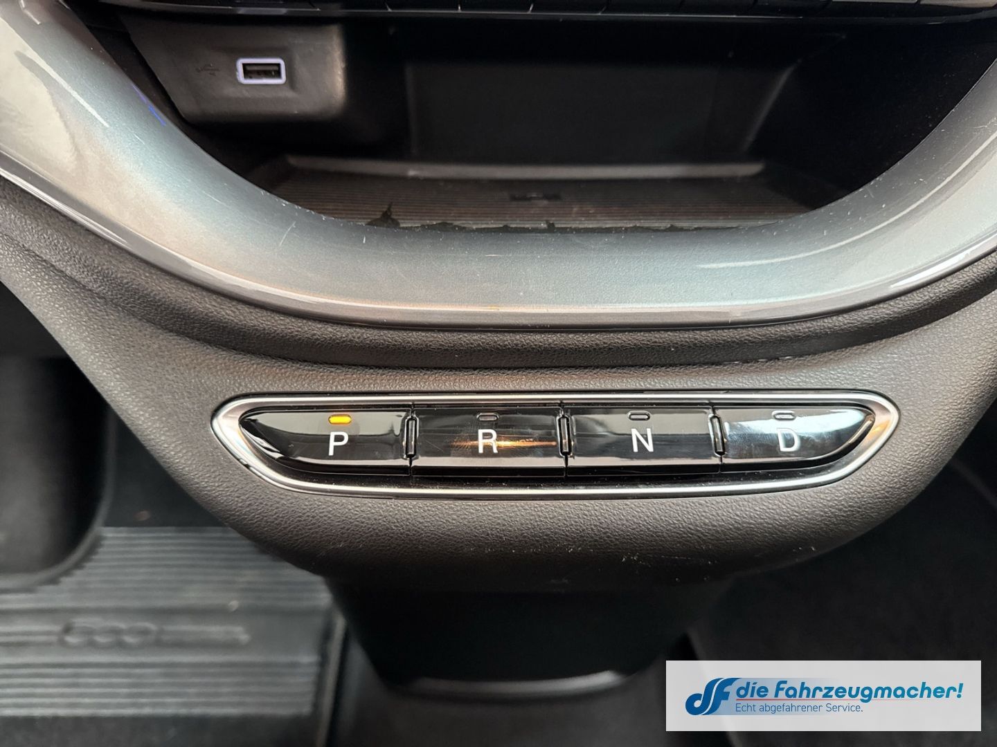 Fahrzeugabbildung Fiat 500 e Navi Soundsystem Apple CarPlay Android Au