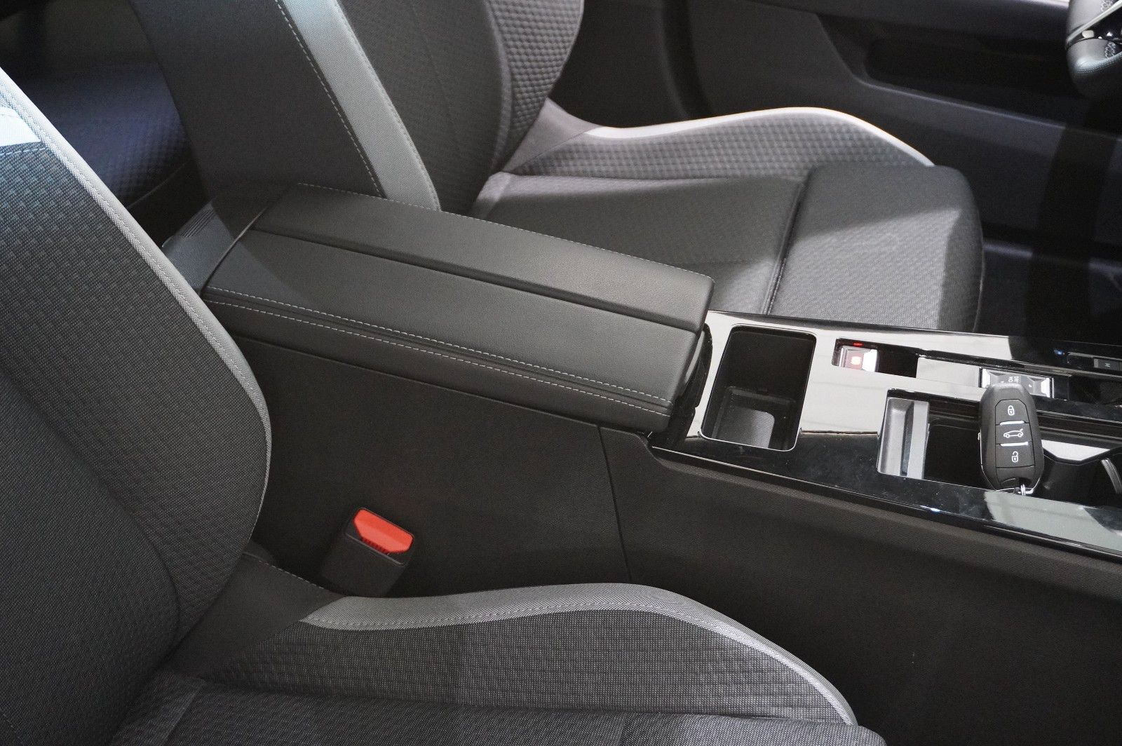 Fahrzeugabbildung Opel Astra L ST 1.2T EDITION AT-8 NAVI/LED/SPORT/DAB+