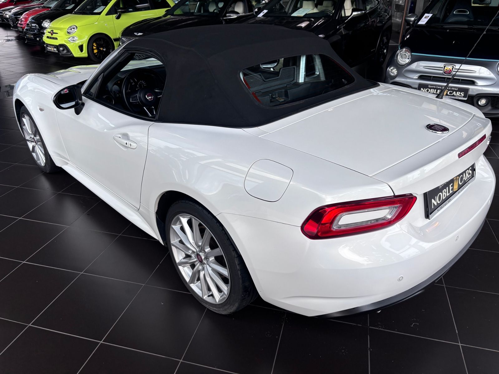 Fahrzeugabbildung Fiat 124 Spider Lusso LED NAVI ALU