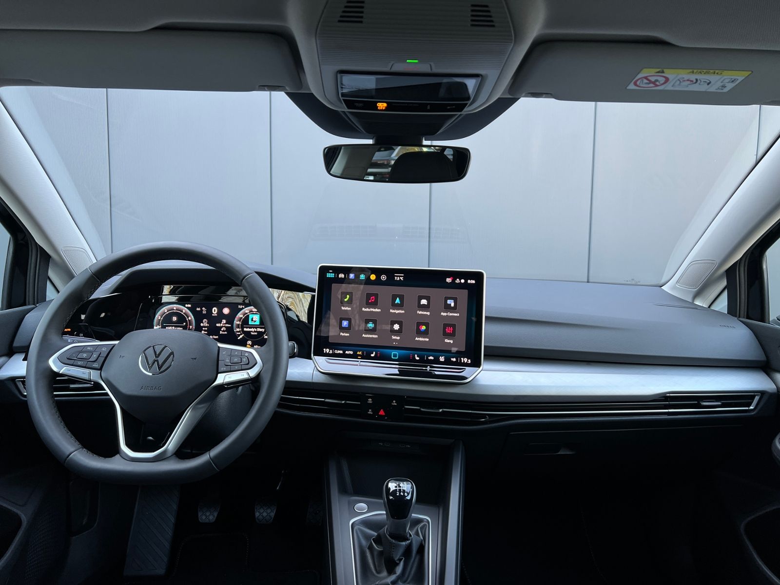 Fahrzeugabbildung Volkswagen Golf VIII Life 1.5 TSI *ACC, Light Assist, Sitzh