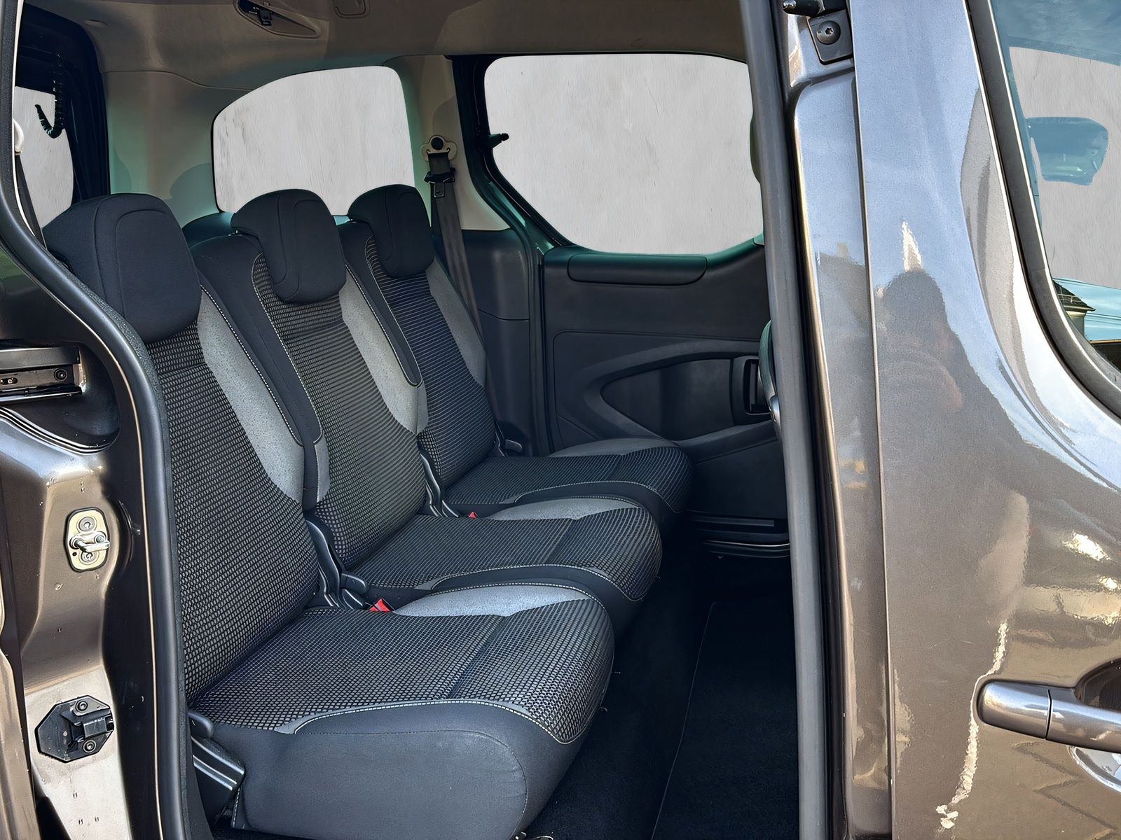 Fahrzeugabbildung Peugeot Partner Tepee Allure 1.2 Pure Tech Klimaaut.Temp