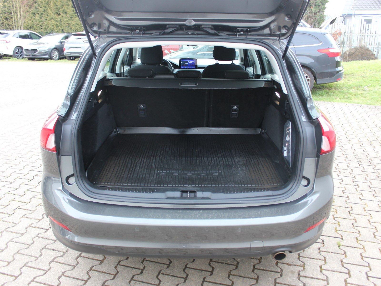 Fahrzeugabbildung Ford Focus Cool & Connect 1,5 EcoBlue