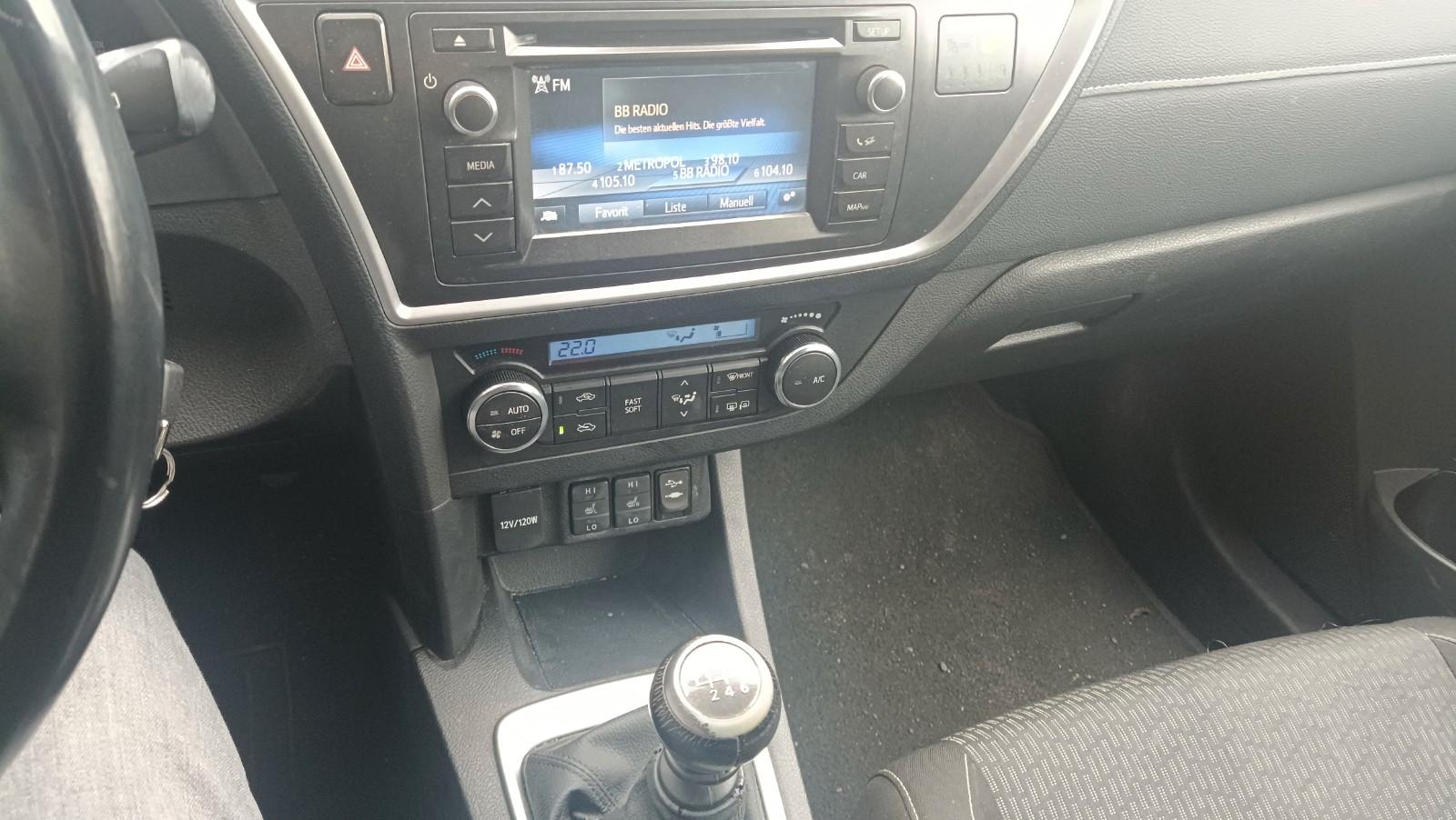 Toyota Auris 2015 — photo 13