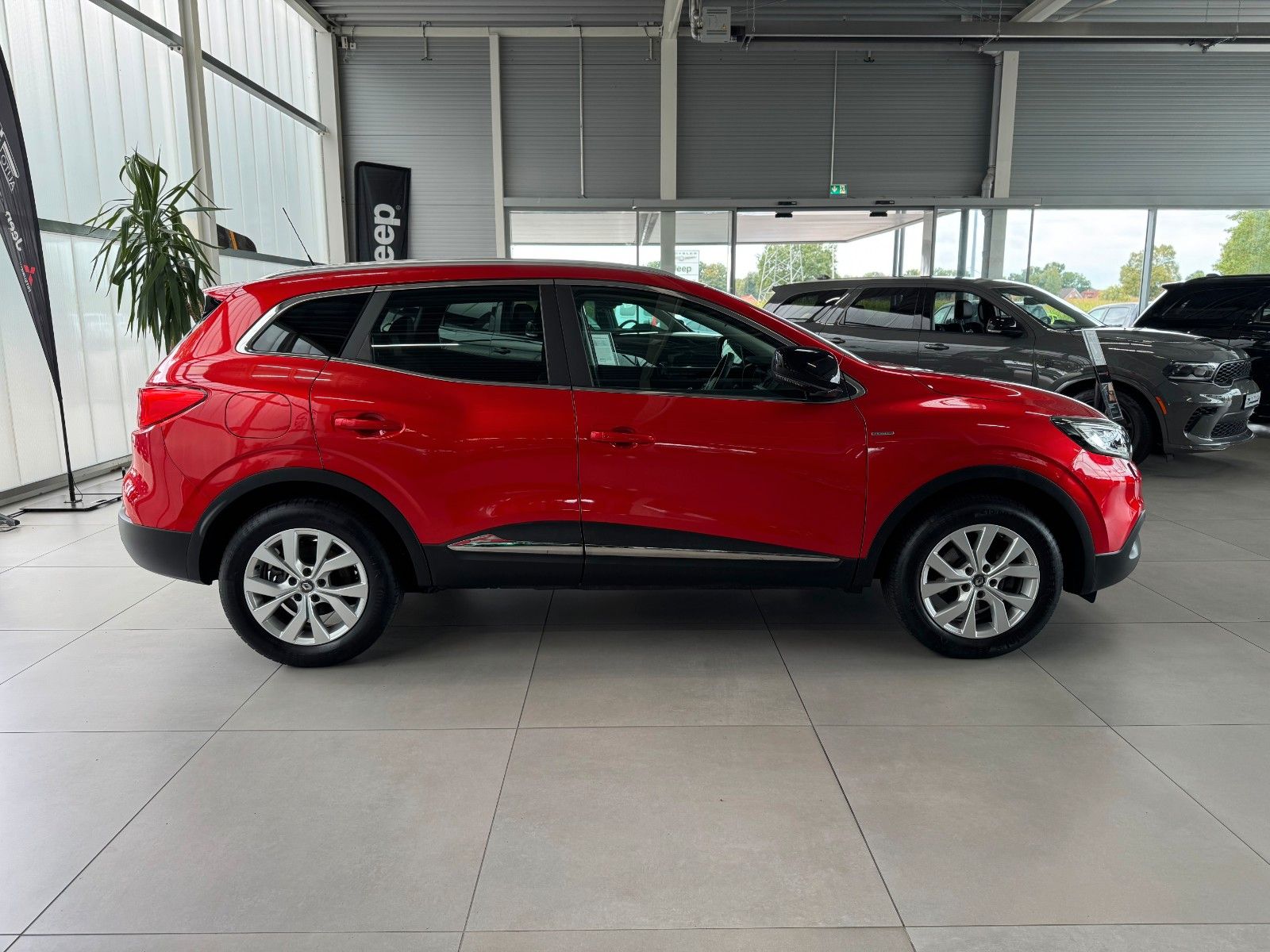 Fahrzeugabbildung Renault Kadjar 1.3 TCe 140 Limited "AHK Kamera DeLuxe"
