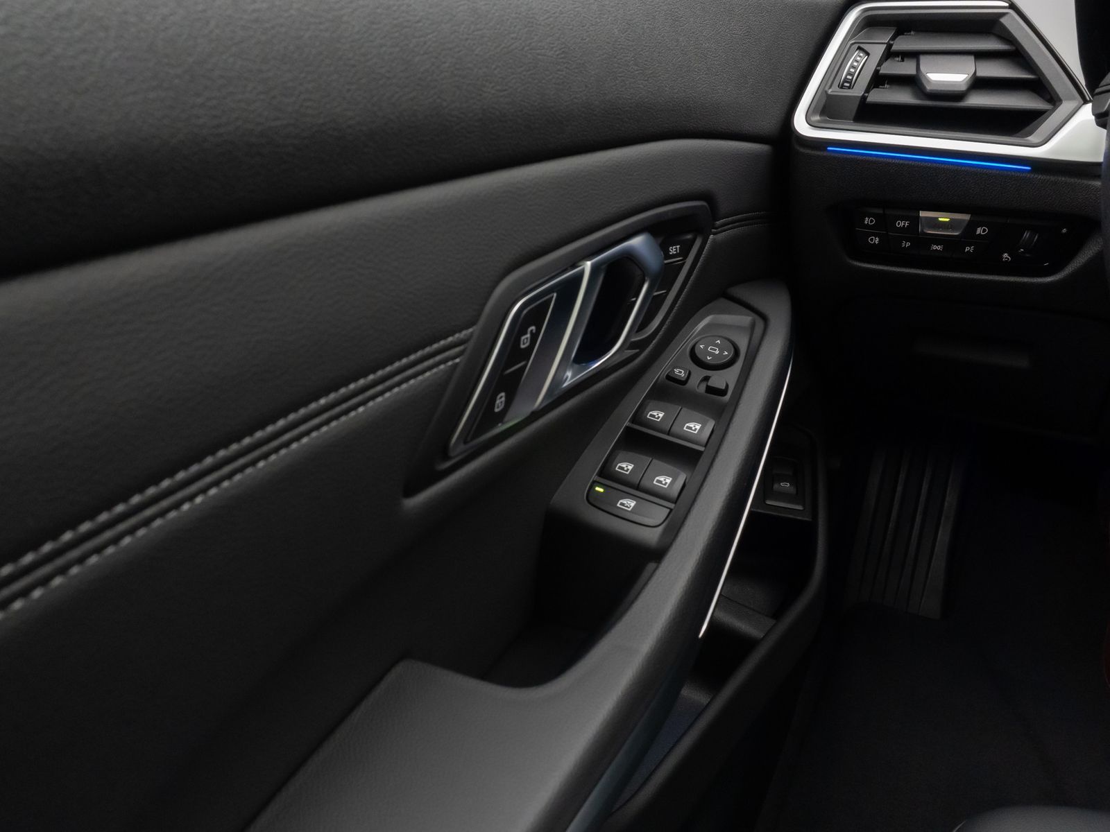 Fahrzeugabbildung BMW 330d xD Sport Line Pano Kamera Laser HUD DAB H/K