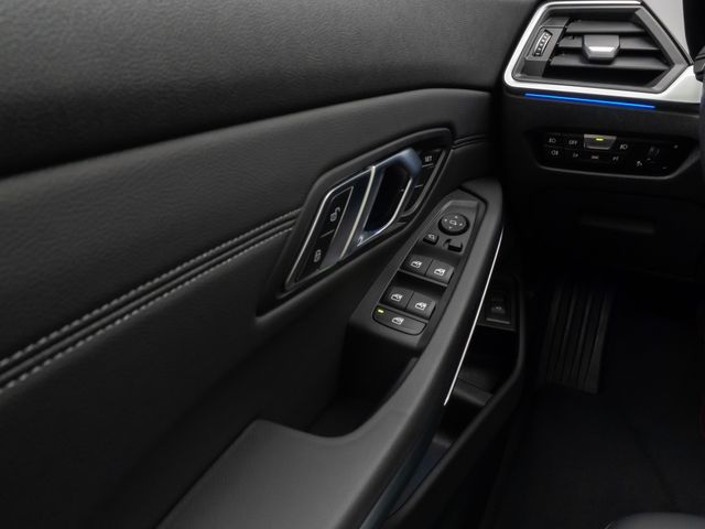 Foto Nummer 35: BMW 330d