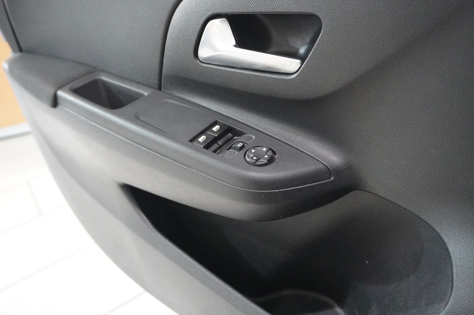 Fahrzeugabbildung Opel Corsa F 1.2 EDITION KLIMA/SHZ/PDC/SPORT/TEMP.