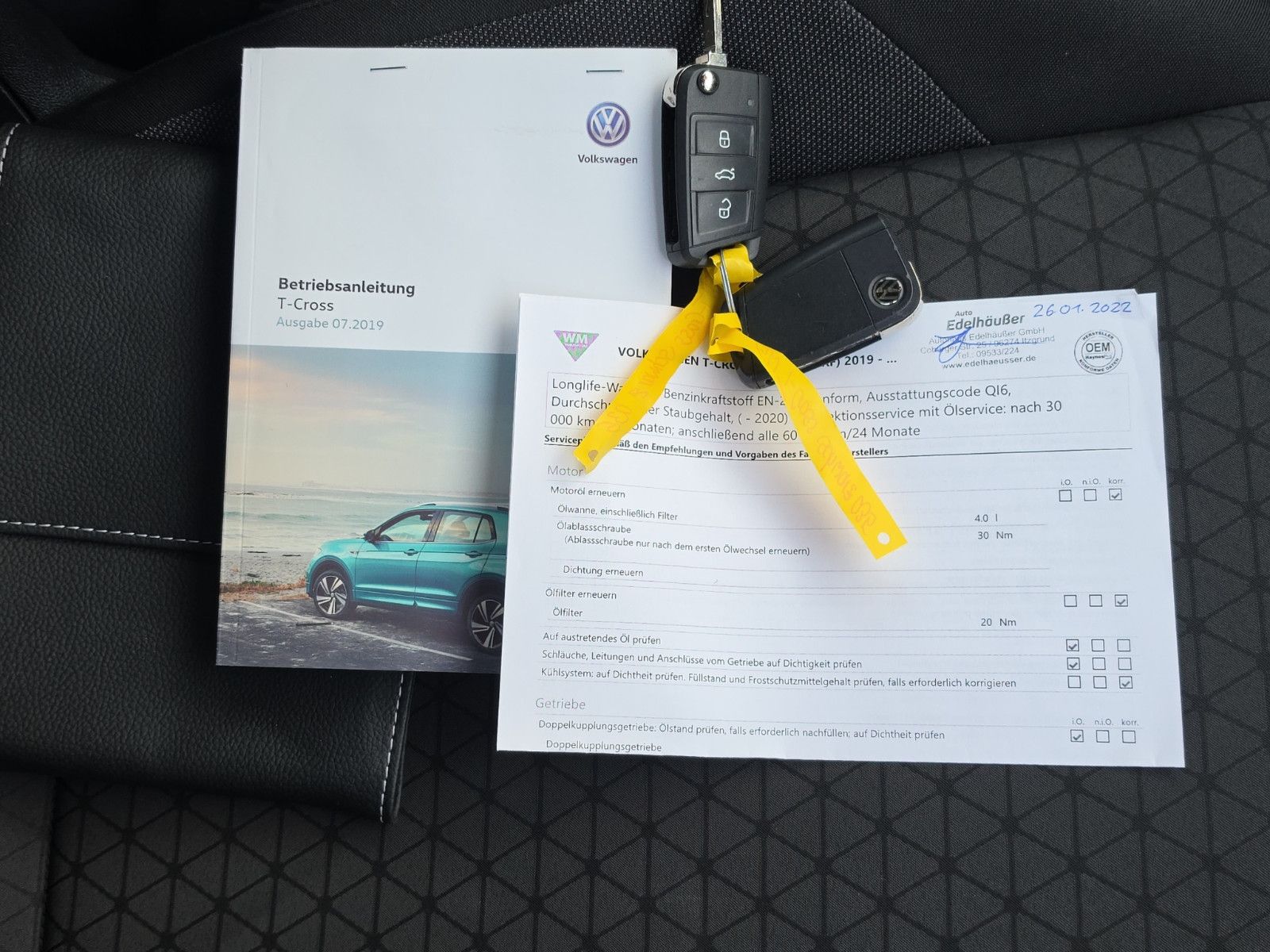 Fahrzeugabbildung Volkswagen T-Cross Life AUS 1.HAND AUTOMATIK NAVI PDC
