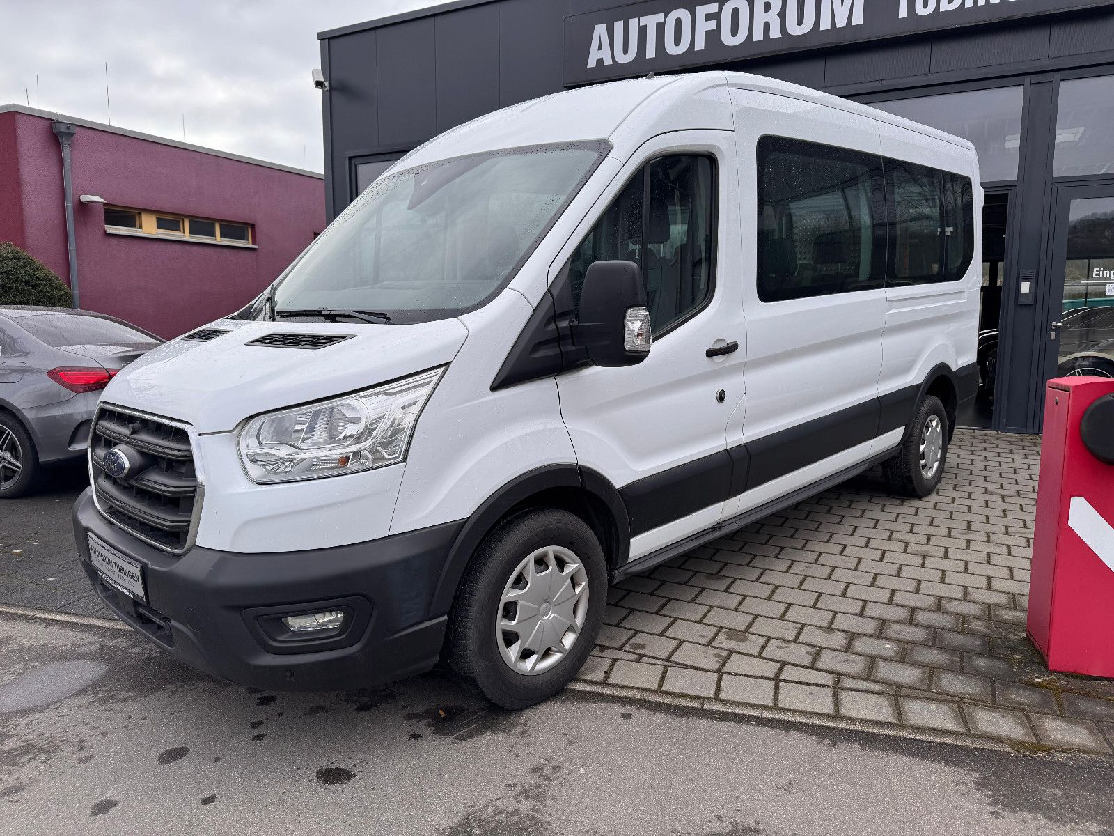 Fahrzeugabbildung Ford Transit 350 L3H2 *'ROLLSTULL LADERAMPE*9-SITZE*