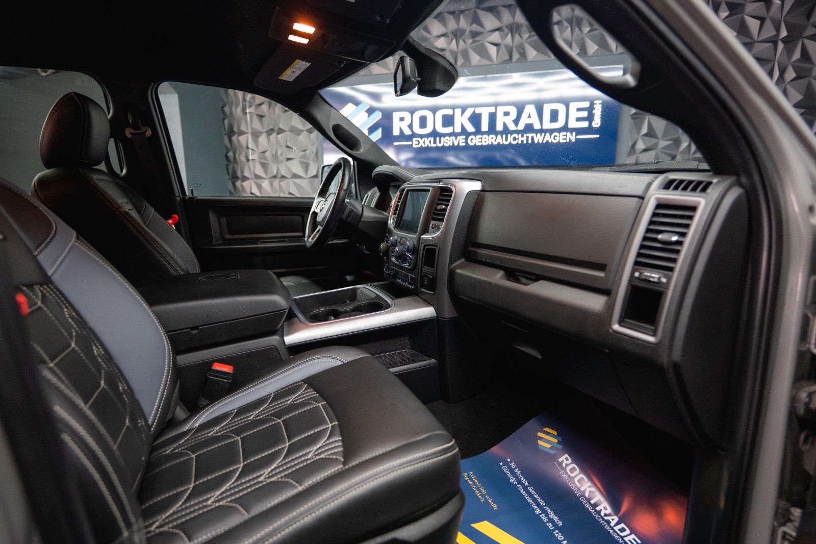 Fahrzeugabbildung Dodge RAM 5.7 V8 HEMI 4x4 OFFROAD Night-Paket *LED*AHK