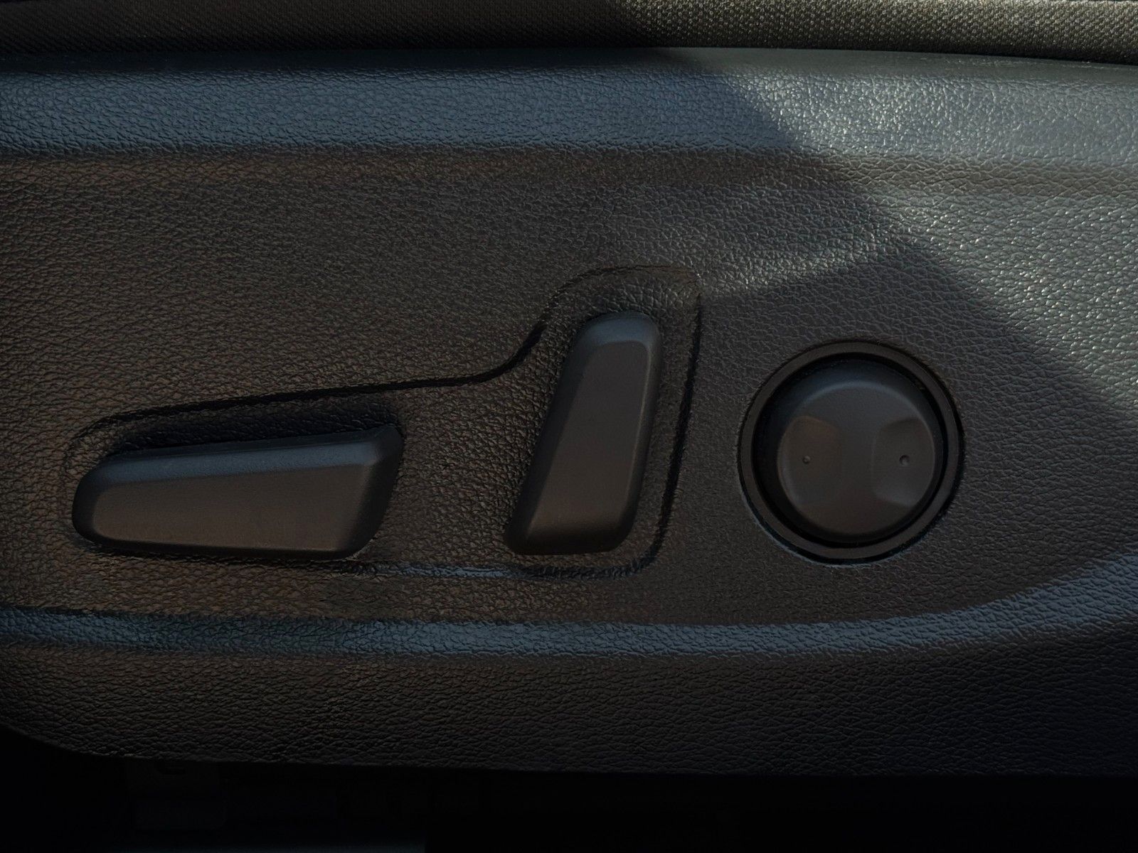 Fahrzeugabbildung Kia E-Soul 64kWh Spirit Schiebedach CarPl. H&K ACC