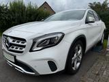 Mercedes-Benz GLA 180 DCT -