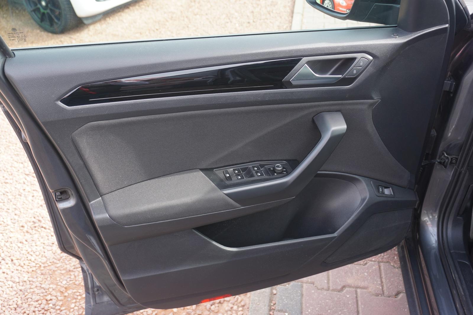 Volkswagen T-Roc 1.5 TSI Sport DSG LED Navi Panorama Kamera, миниатюра 27