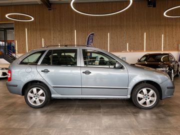 Skoda Fabia Combi Elegance Aut. *KLIMA*SHZ*TÜV*