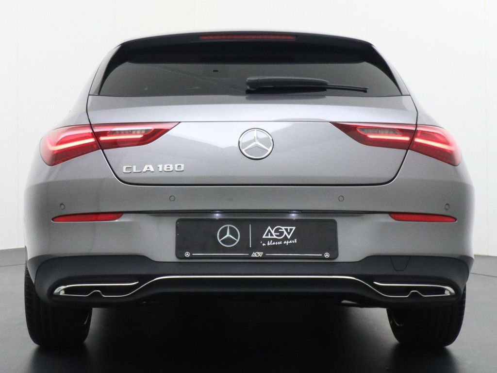 Mercedes-Benz CLA 180 Shooting Brake Star Edition Luxury Line