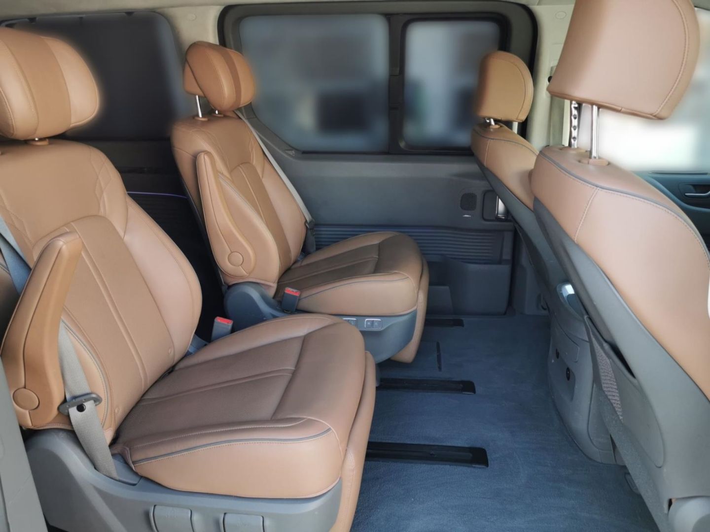 Fahrzeugabbildung Hyundai STARIA Signature 4WD 7-Sitzer PANO+AHK+GARANTIE