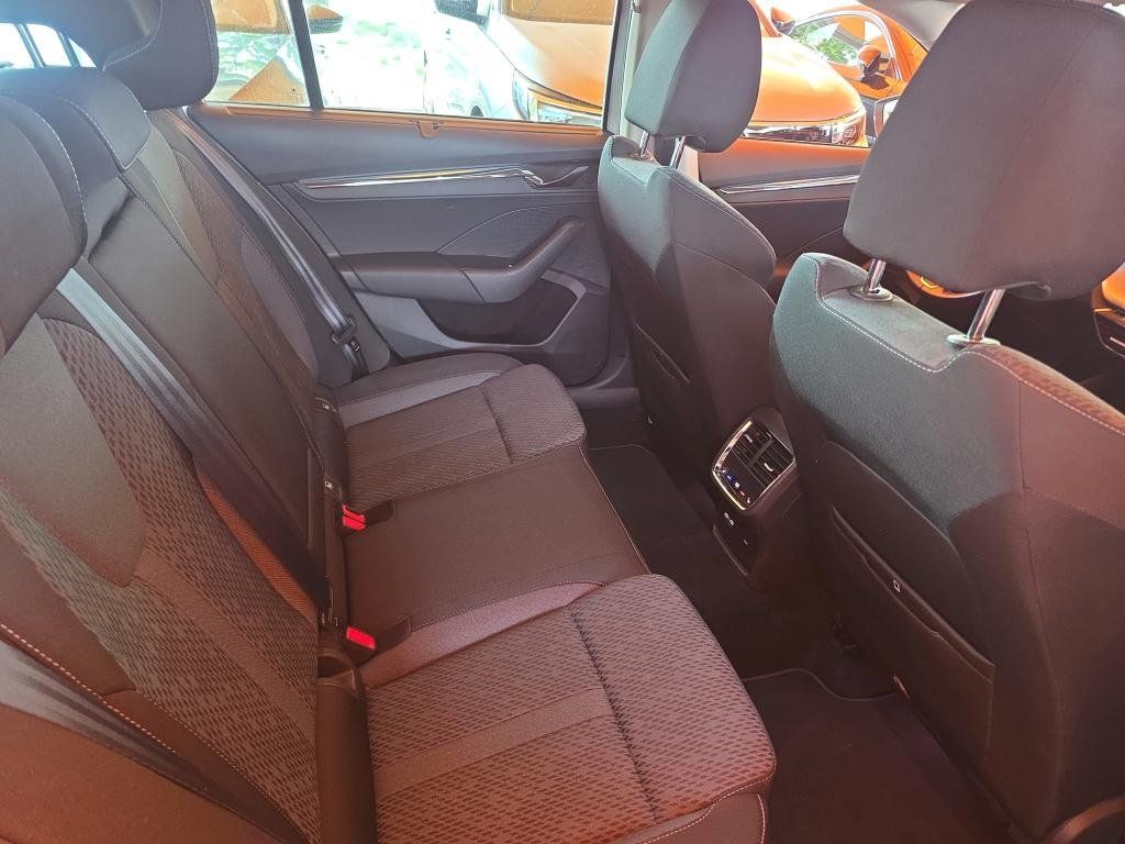 Fahrzeugabbildung SKODA Octavia Combi 1.4 TSI iV Style/KAMERA/ACC/HUD/