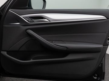 Fahrzeugabbildung BMW 530e xD Tour Pano ACC Kamera360° Sportsizt