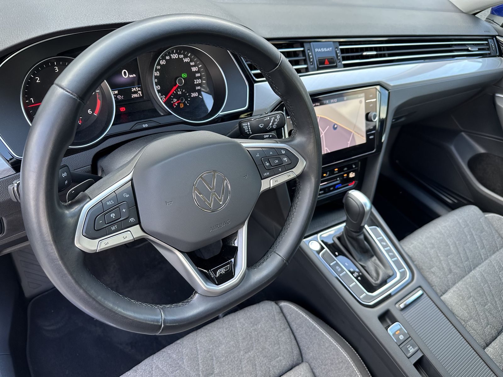 Fahrzeugabbildung Volkswagen Passat Variant R-Line NAV+LED+ACC+KAMERA+18ZO+PP
