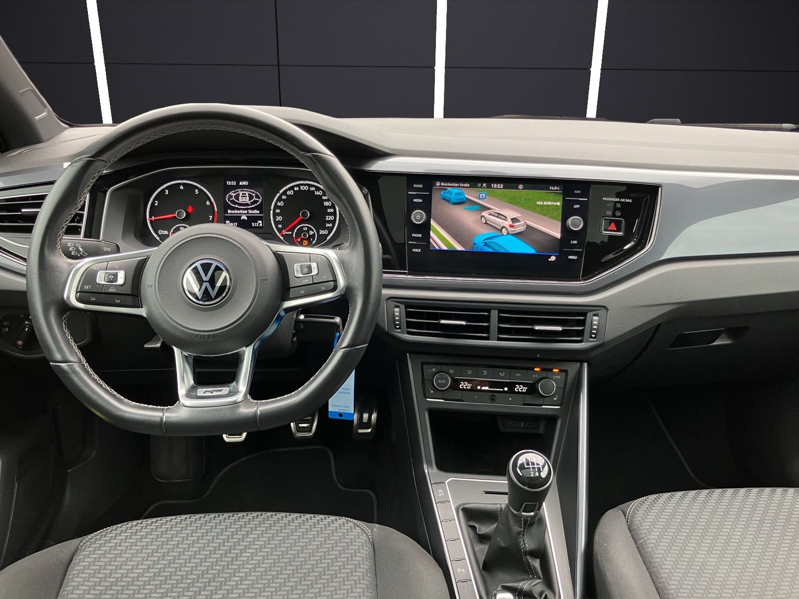 Fahrzeugabbildung Volkswagen Polo R-Line TSI LED ACC PANO SHZ PDC Navi Klima