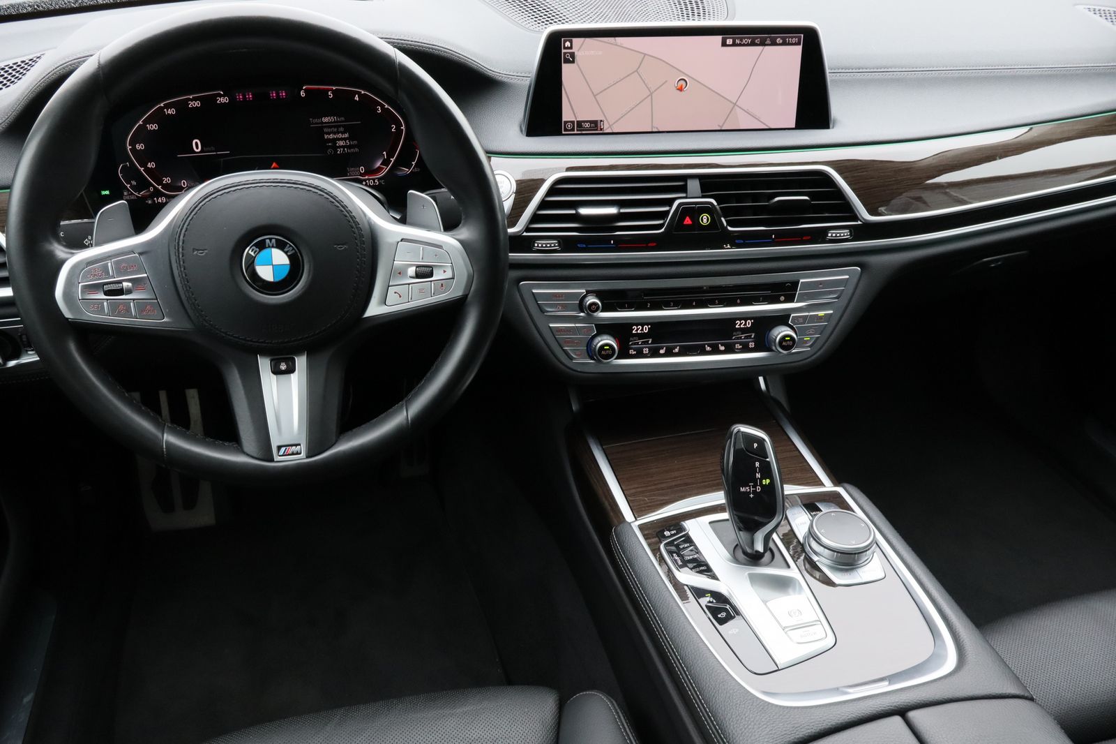 Fahrzeugabbildung BMW 730d xDrive M-Sport NAV+LASER+GLASDACH+HEAD-UP