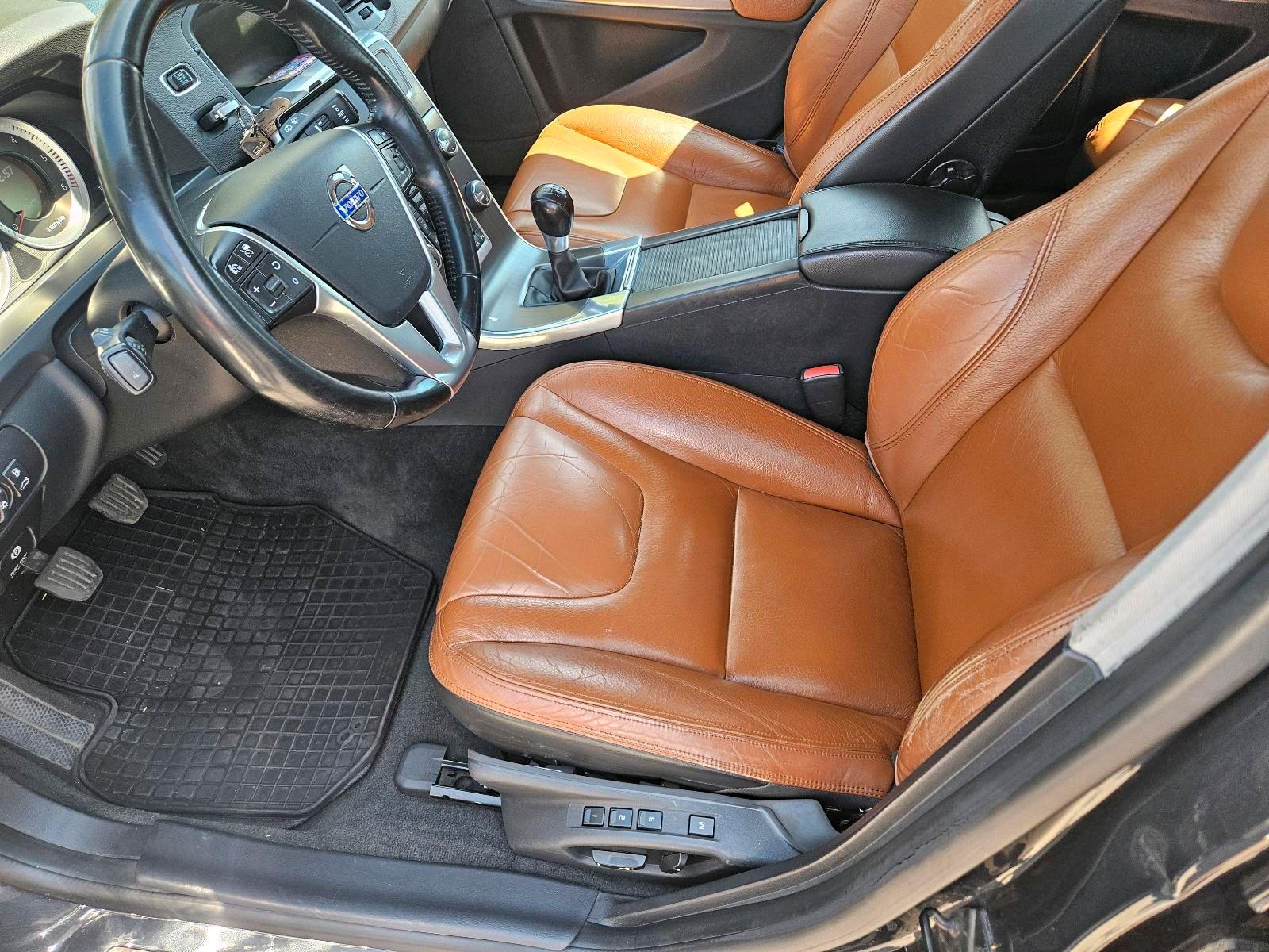 Volvo V60 2011 — photo 8