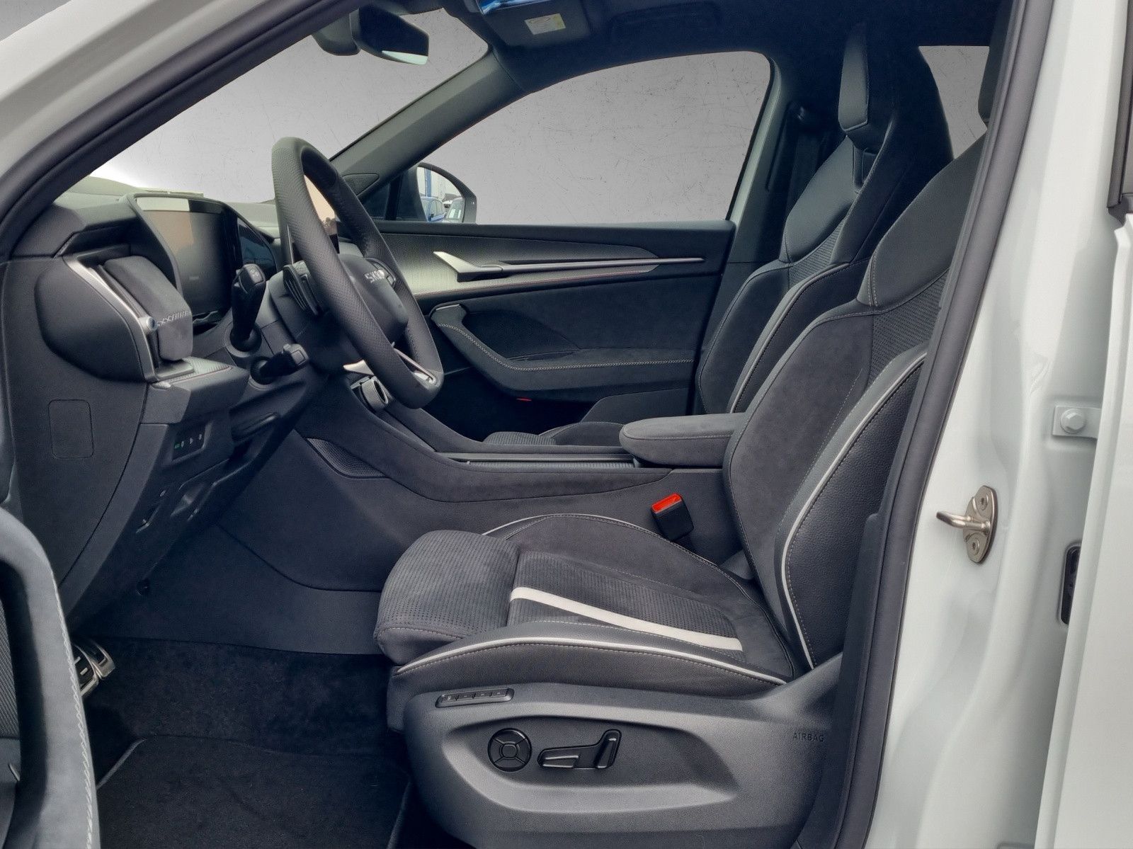Fahrzeugabbildung SKODA Kodiaq Sportline 2.0 TDI DSG PANO AHK Licht-Info