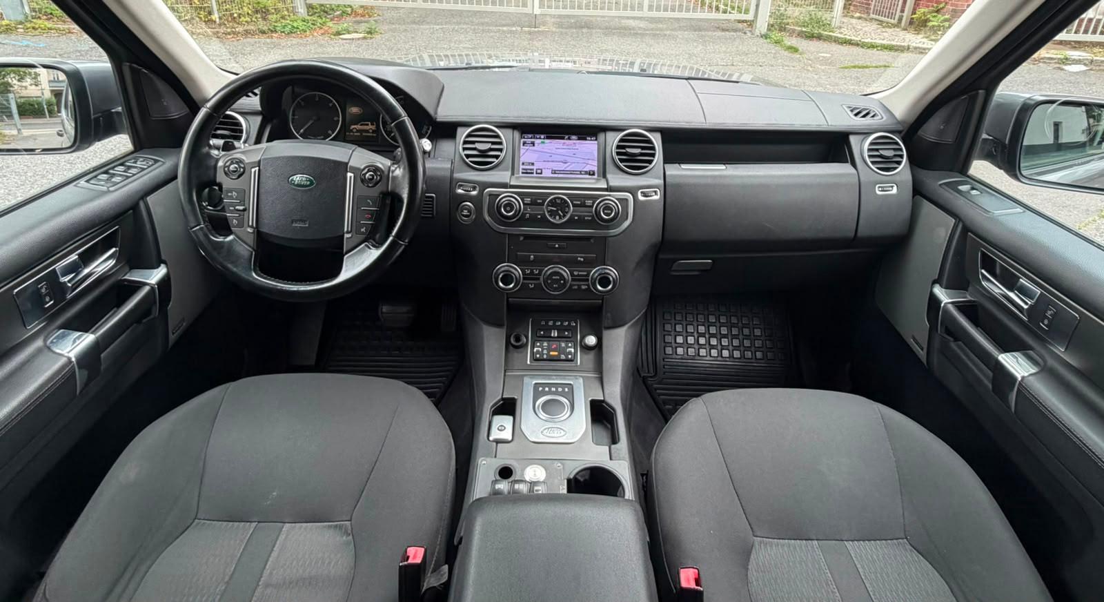 Land Rover Discovery 4 SDV6 256 ch SE • 7 places • Cuir • GPS • Suspension pneumatique • Attelage 3,5 t