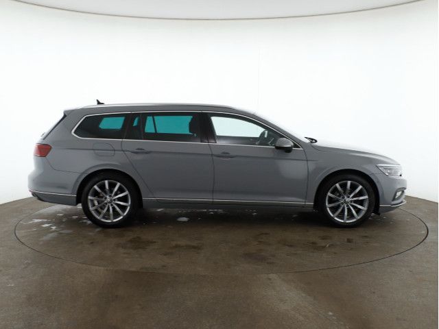 Volkswagen Passat Variant - Bild 10