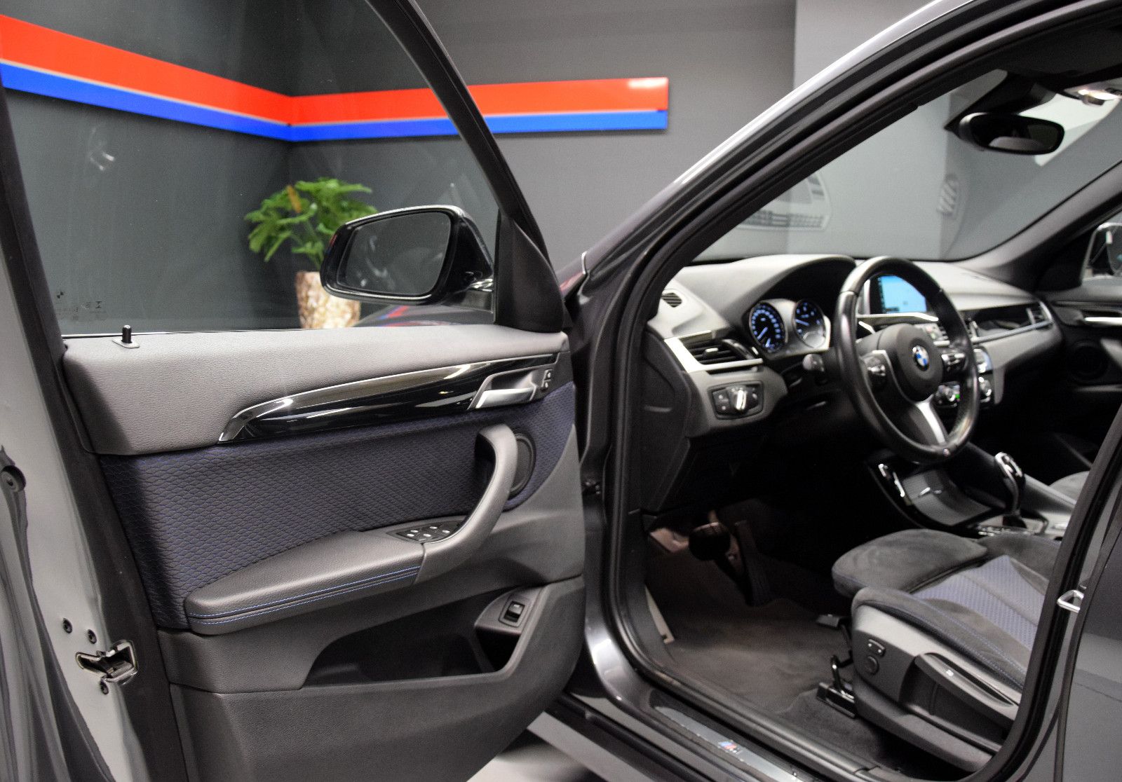 Fahrzeugabbildung BMW X1 xDrive 18 d M Sport LED Pano HuD Navi Kamera