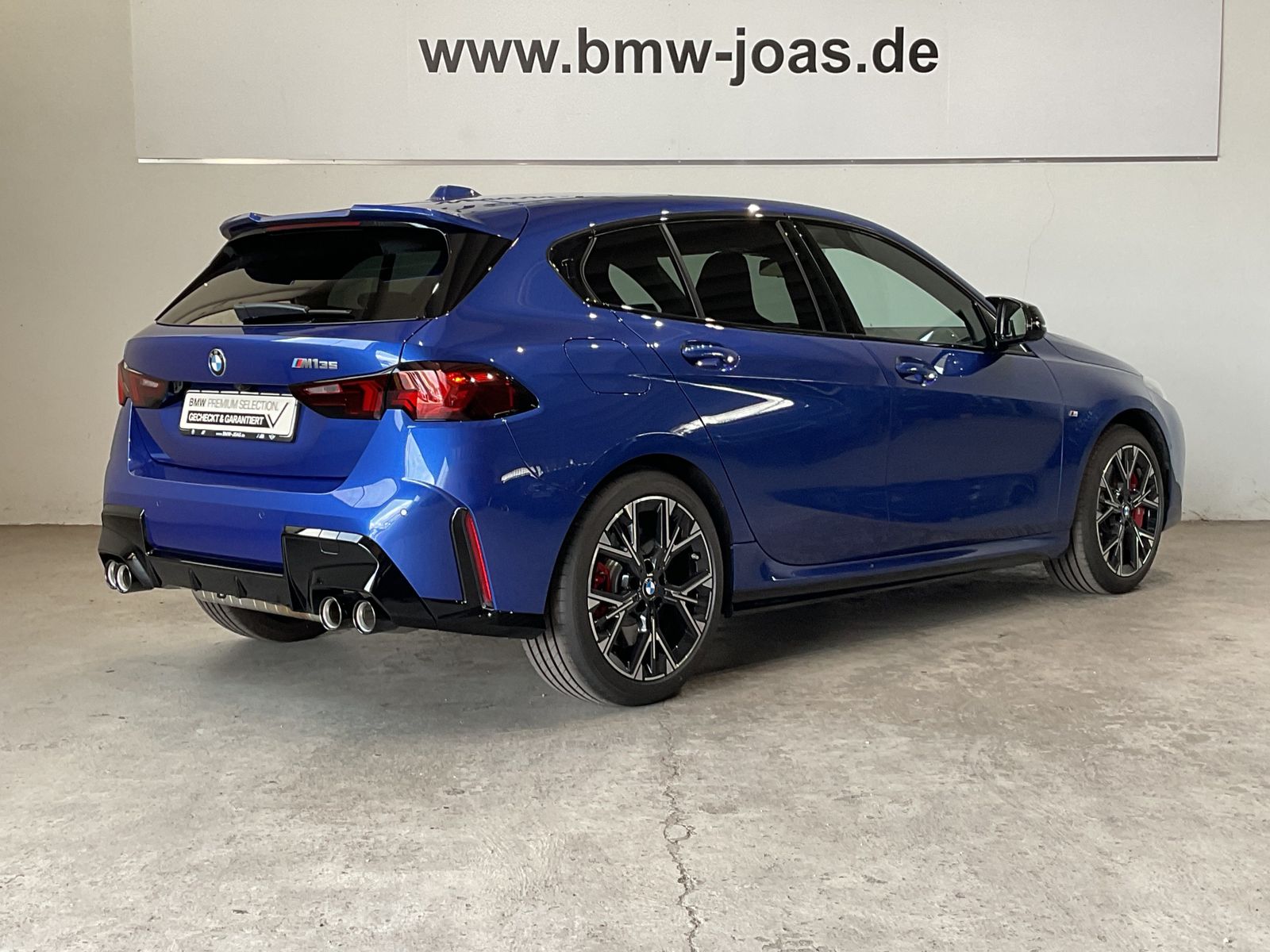 Fahrzeugabbildung BMW M135 xDrive Head-Up M Sportsitze AHK