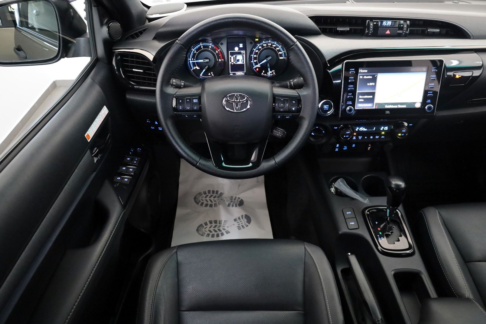 Fahrzeugabbildung Toyota Hilux 2.8 D-4D Invincible Sport,Leder,ACC,AHK+WR