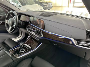 Fahrzeugabbildung BMW X5 xd40i SAG M Sport Kamera Panorama LED HiFi 22