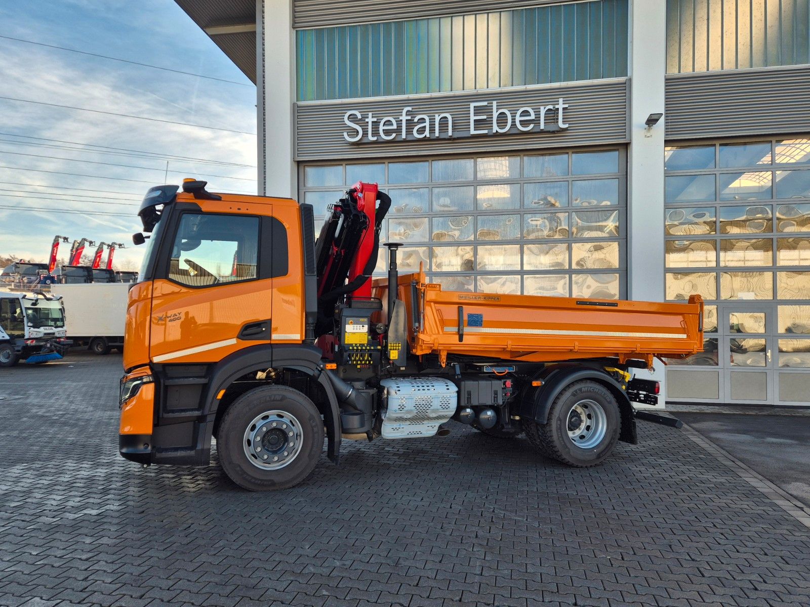 Fahrzeugabbildung Iveco X-Way  AD200X40/P 4x2 Palfinger PK 12.501 Funk