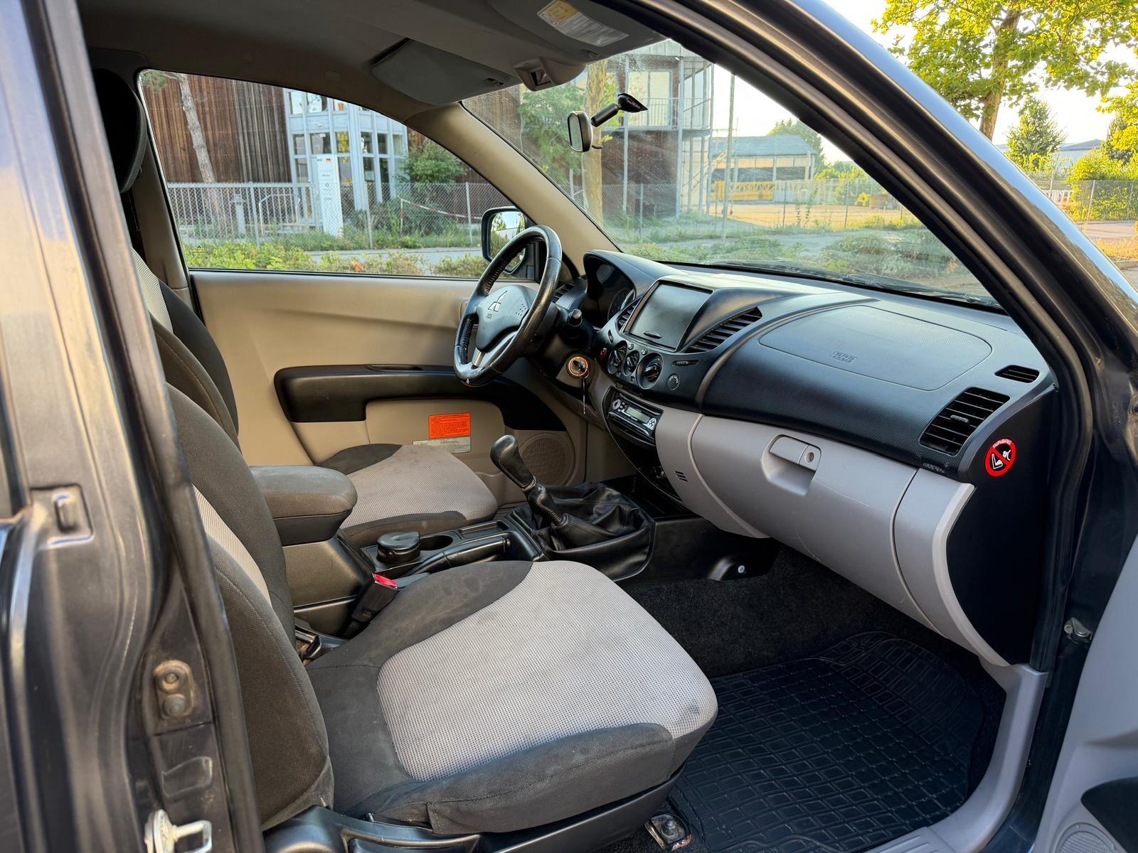 Mitsubishi L200