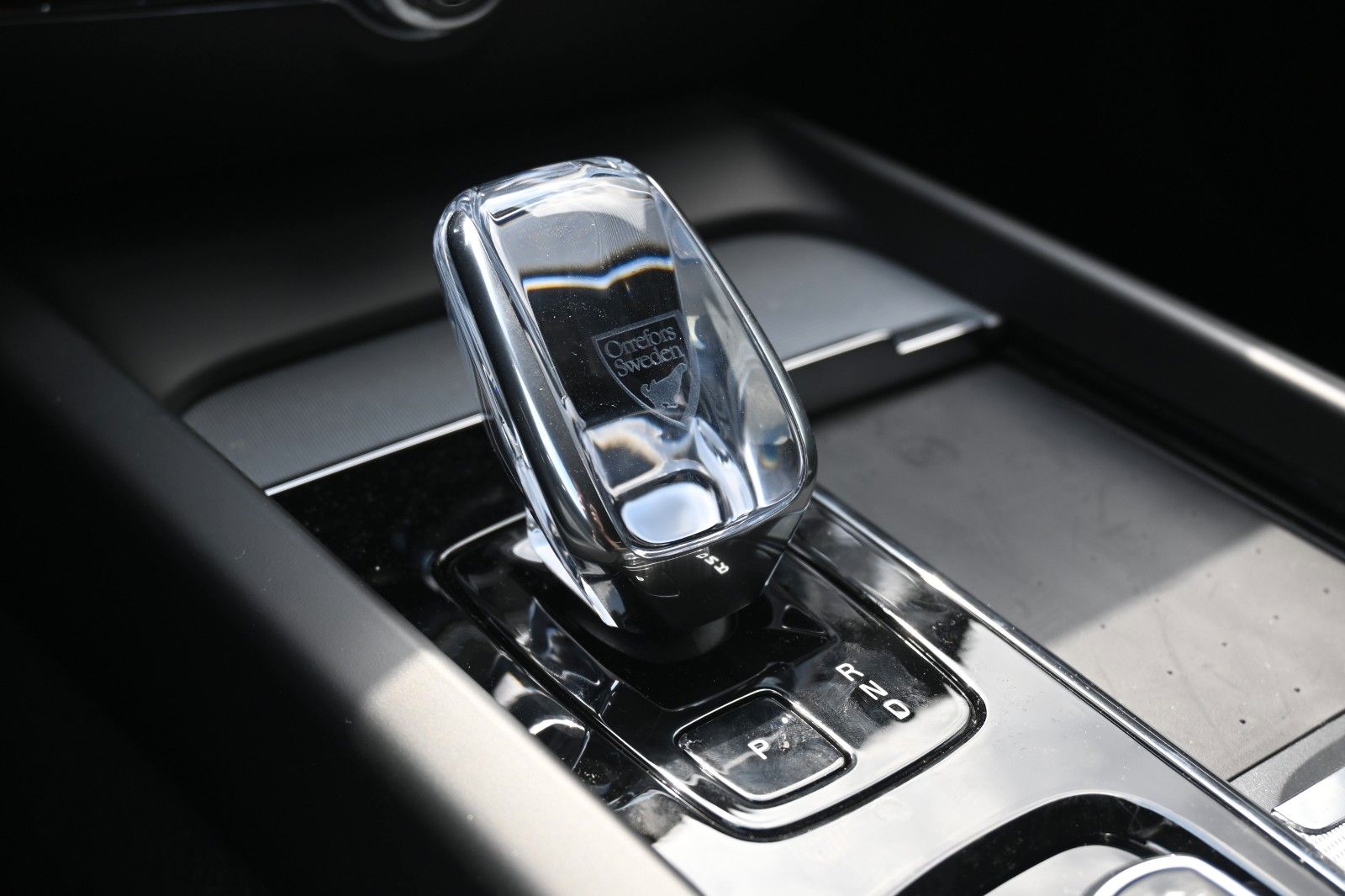 Fahrzeugabbildung Volvo V60 B4 Benzin DKG Plus Dark*FSHZG*360°*ACC